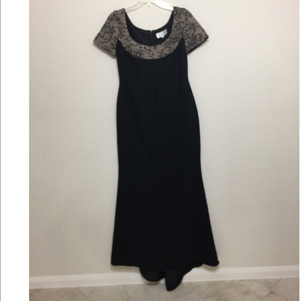 Gorgeous black gown size 10
